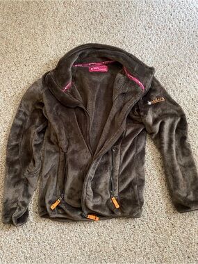 Cozy Brown Fleece Jacket with Zip Pockets - WIN’s
